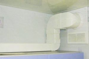 Установка воздуховода для кухонной вытяжки в Пскове