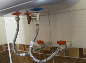 Подключение накопительного водонагревателя в Пскове