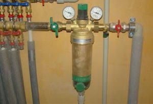 Установка фильтра грубой очистки воды в Пскове
