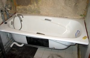 Установка стальной ванны в Пскове